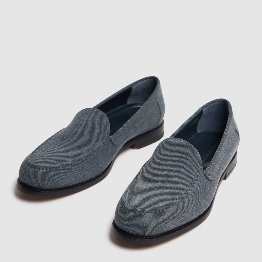 Manolo Blahnik
Dineguardo denim loafers